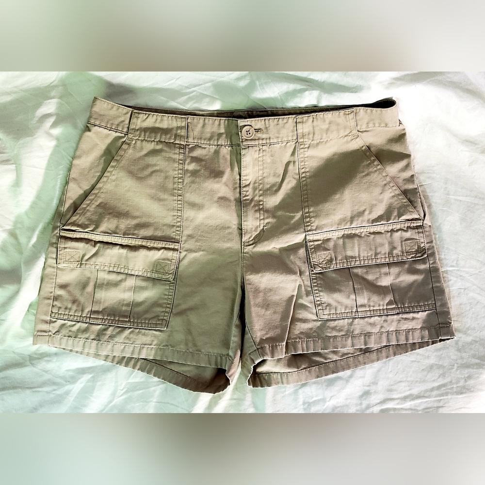 GAP Vintage Brown/Khaki Cargo Shorts - EUC